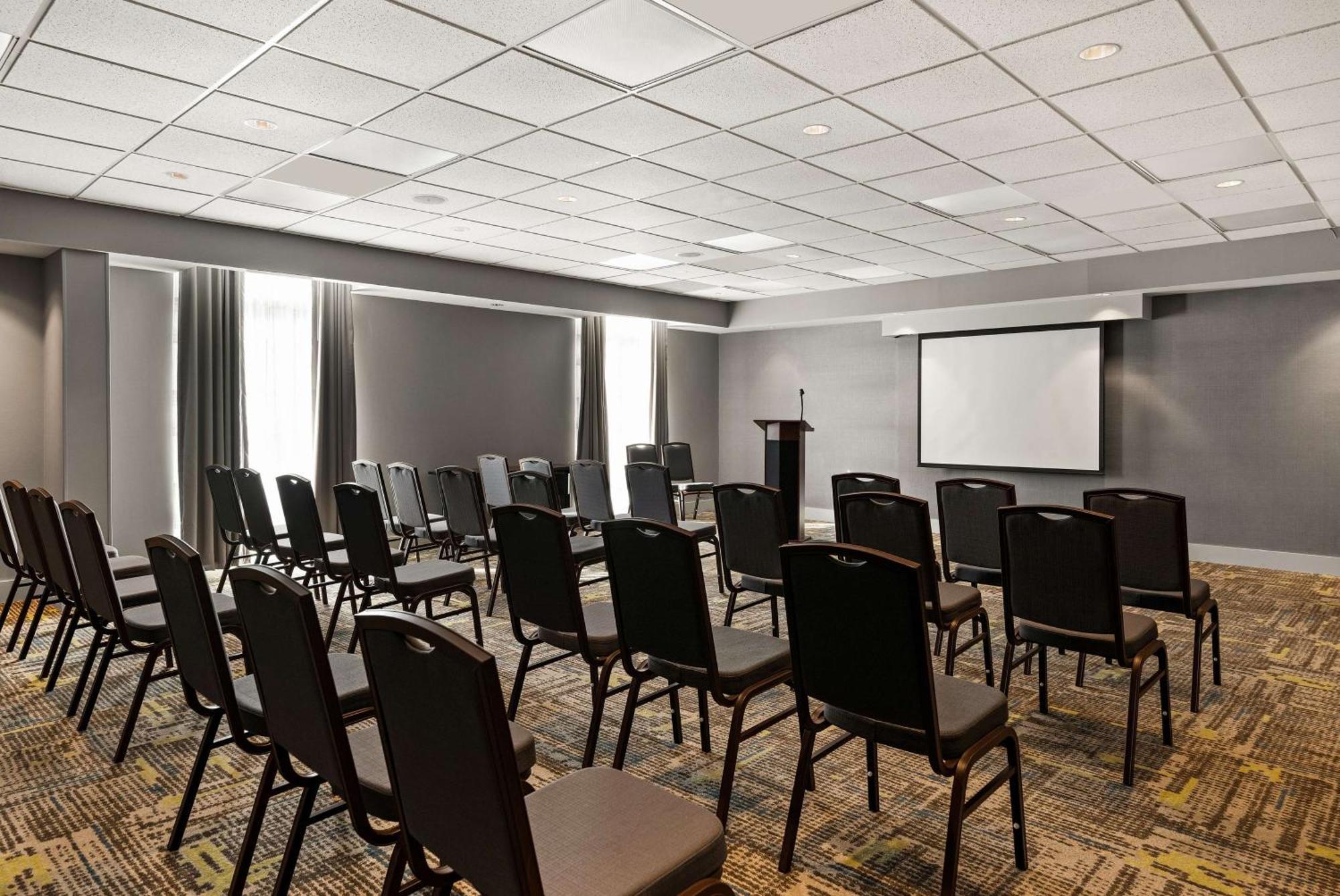 Hampton Inn & Suites Poughkeepsie Spackenkill Eksteriør bilde