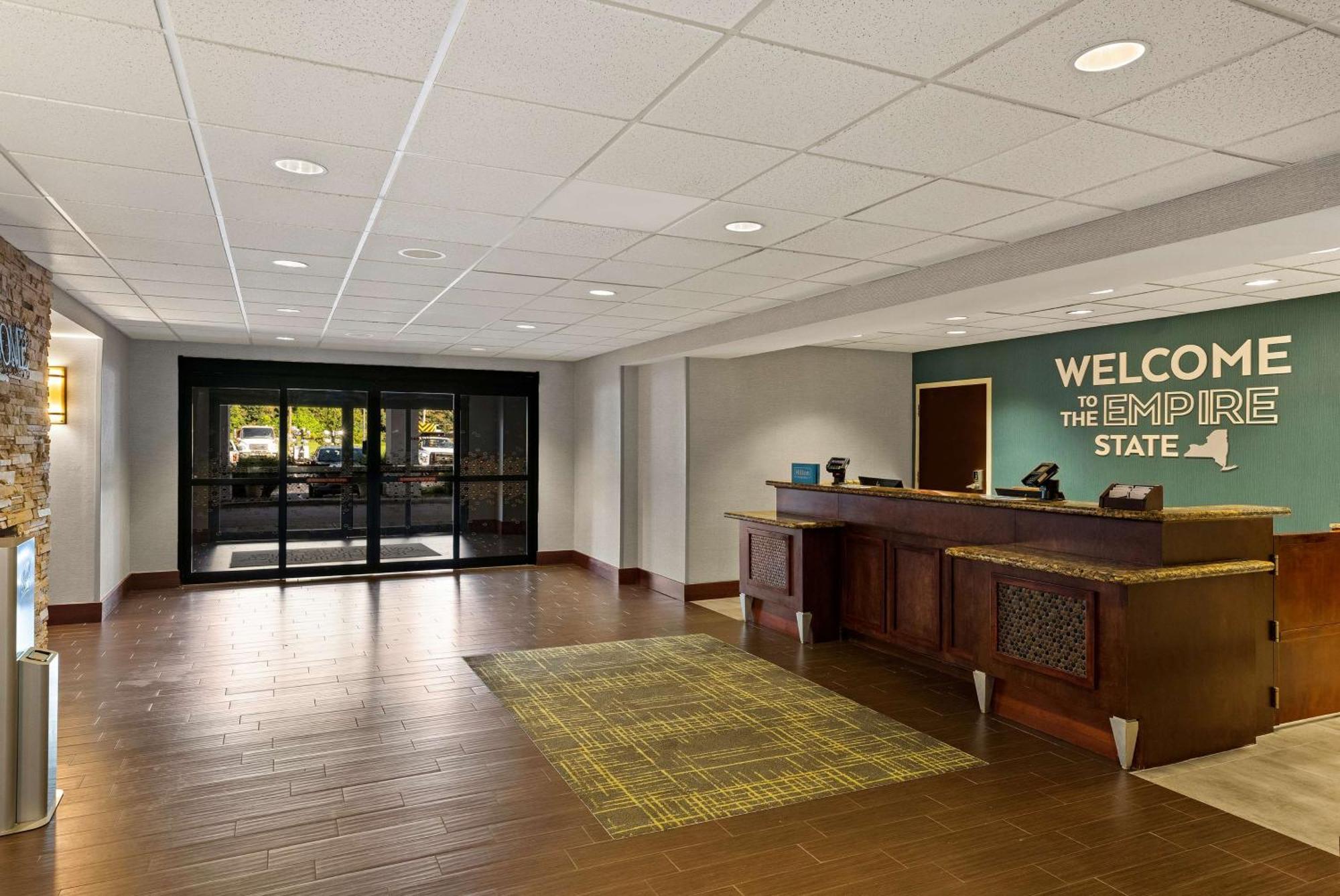 Hampton Inn & Suites Poughkeepsie Spackenkill Eksteriør bilde